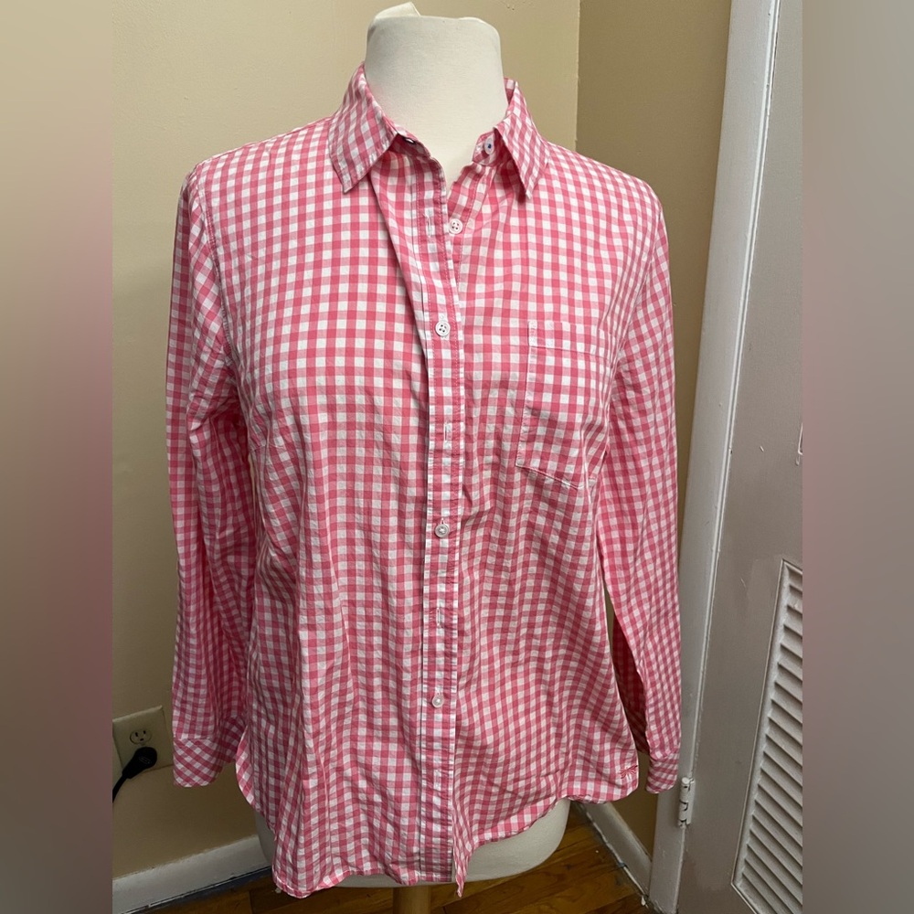 Talbots women’s gingham pink long sleeve button down shirt. Size 14.